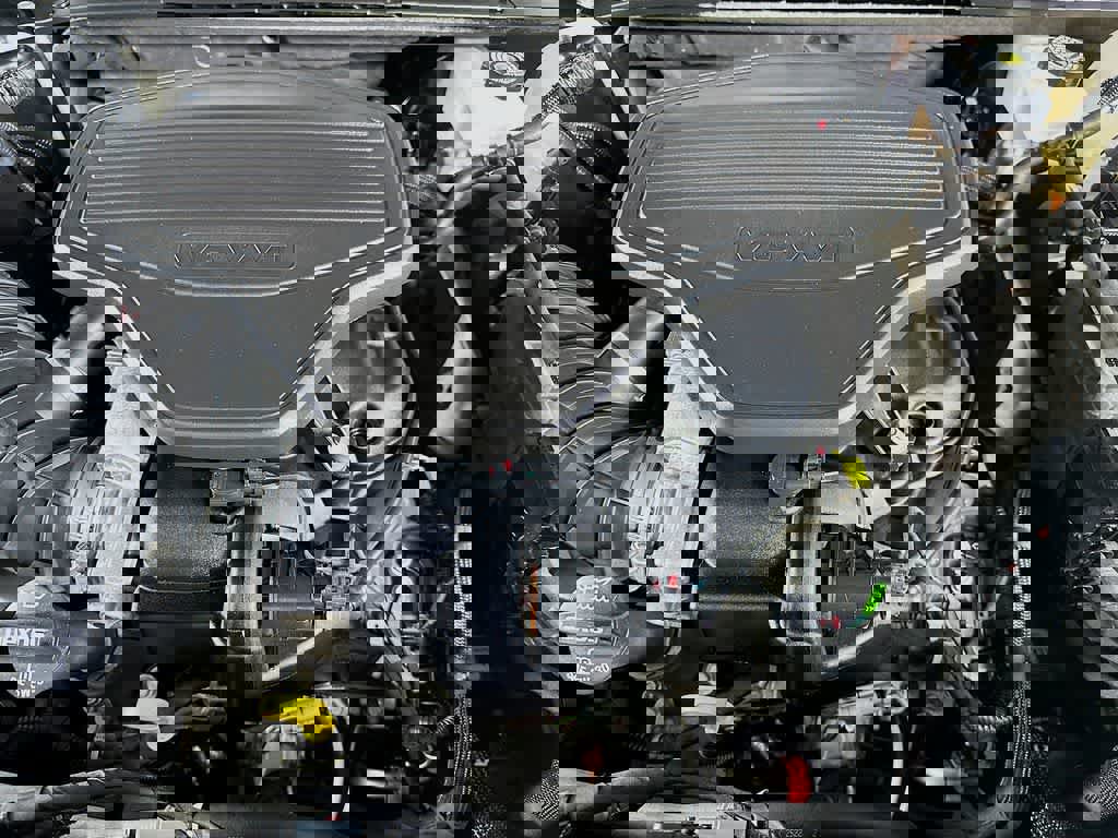 Used 2023 GMC Acadia SLT w/ Preferred Package image 12