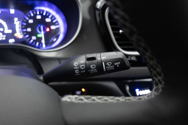 Used 2025 Chrysler Pacifica Select FWD image 39