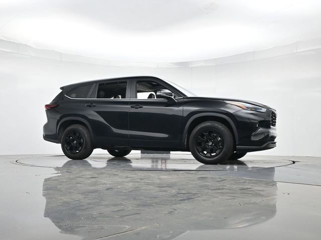 Used 2024 Toyota Highlander XLE FWD image 35