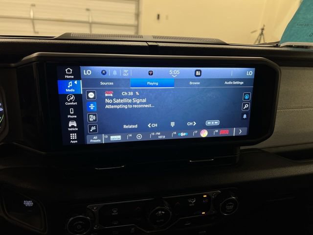 Used 2024 Jeep Wrangler Unlimited AWD/4WD image 14