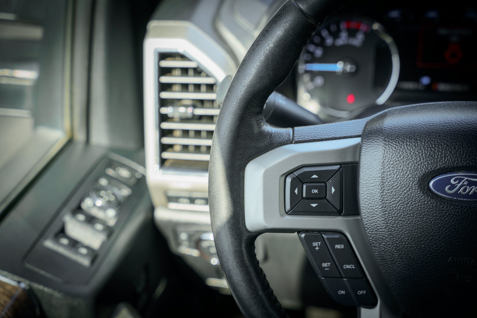 Certified 2019 Ford F350 Lariat w/ Lariat Value Package AWD/4WD image 37
