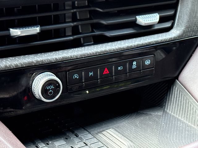 Certified 2025 Ford Explorer Platinum RWD image 28