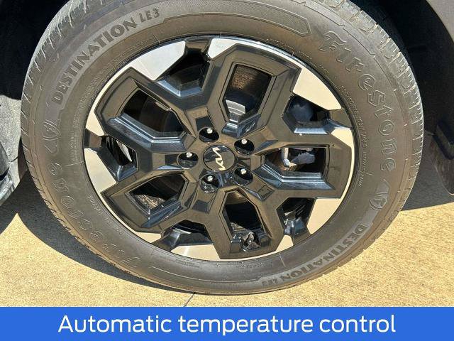 Used 2025 Kia Sorento S w/ Panoramic Sunroof Package FWD image 4