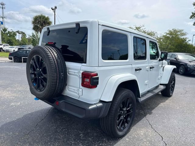Used 2022 Jeep Wrangler Unlimited Sahara w/ Cold Weather Group AWD/4WD image 7
