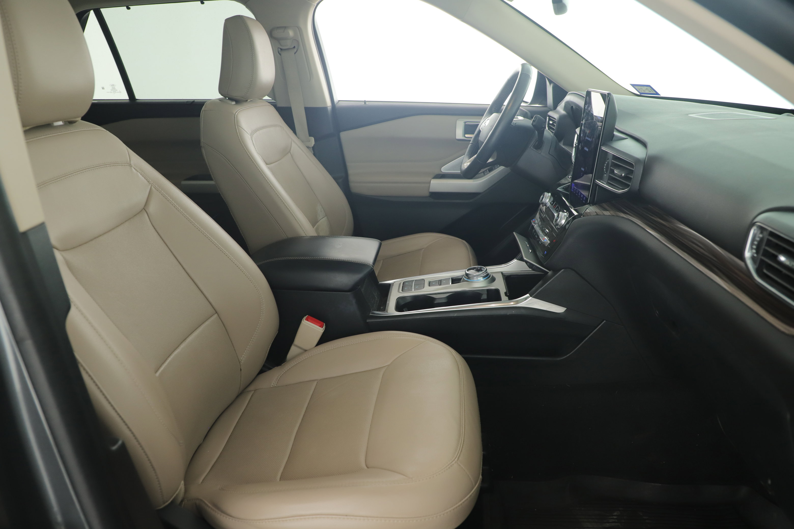 Certified 2022 Ford Explorer Limited w/ Limited Technology Package image 19