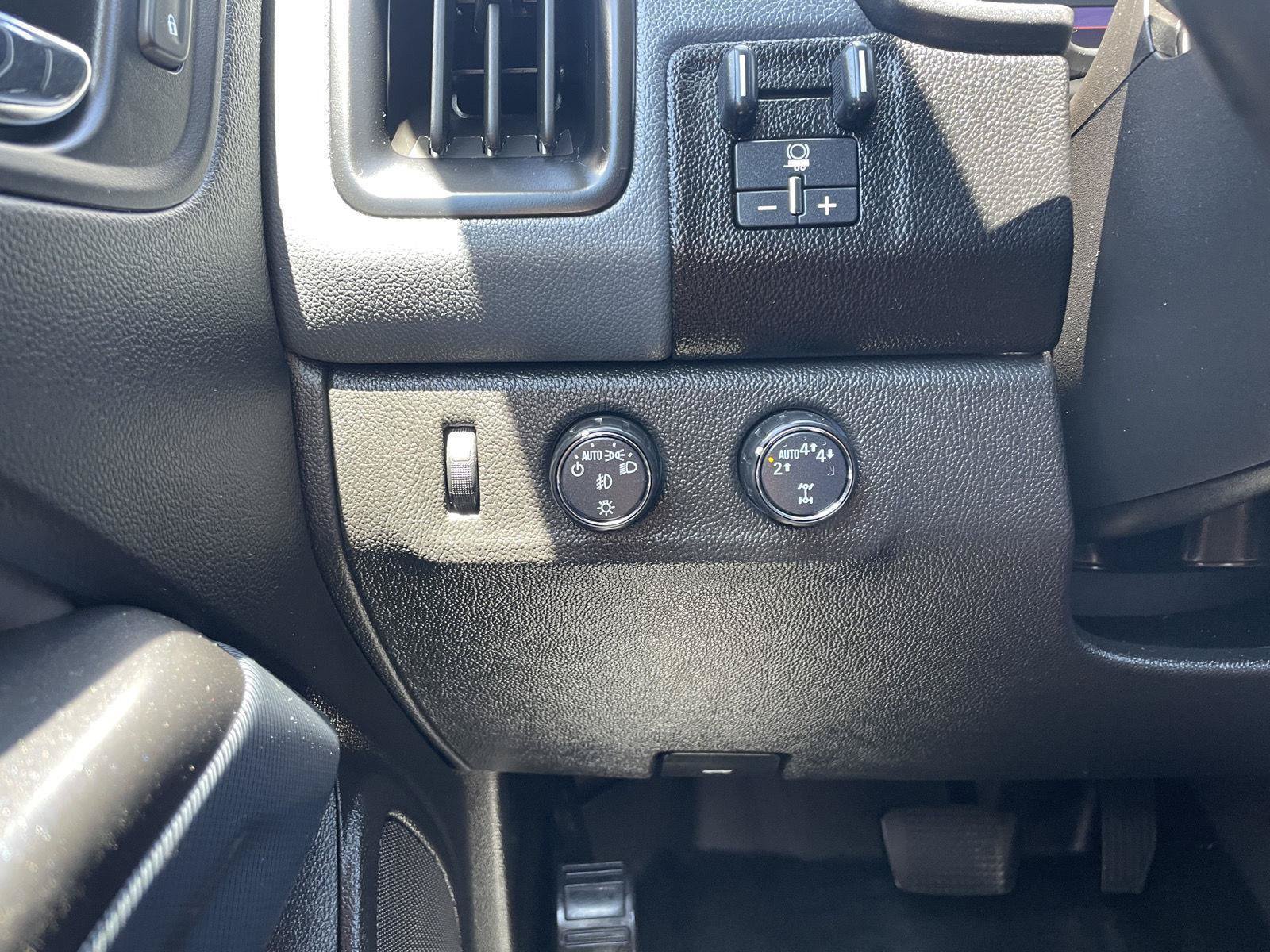 Used 2019 Chevrolet Colorado Z71 AWD/4WD image 16