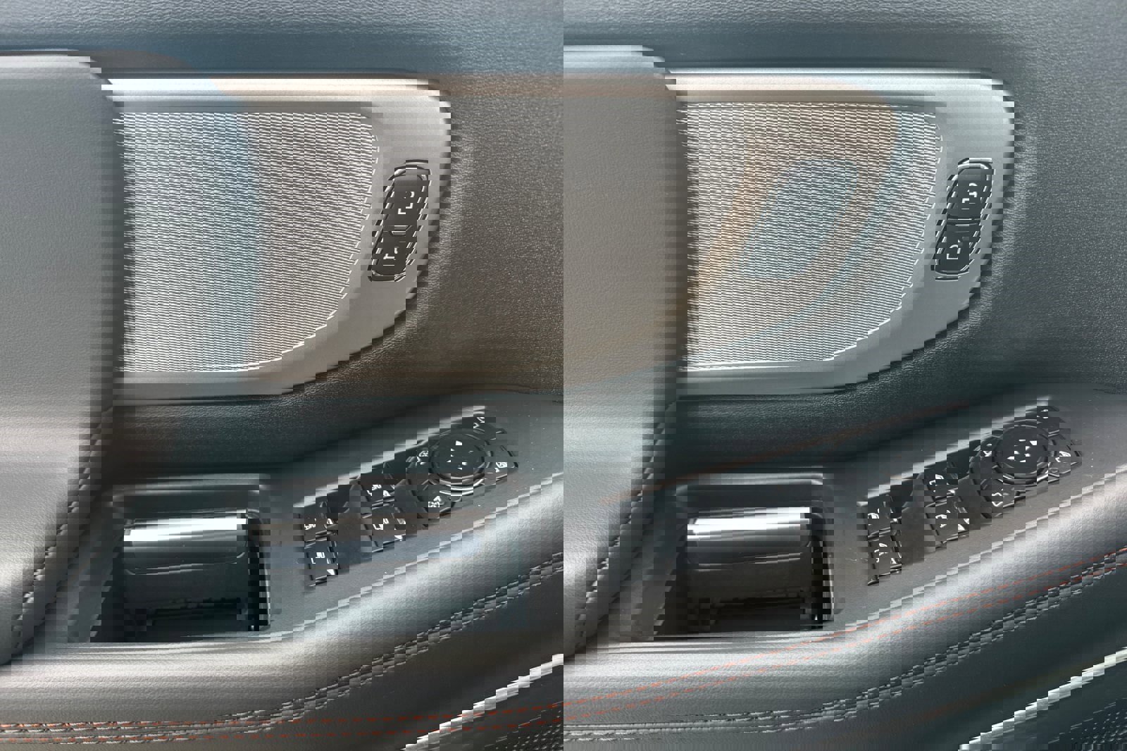 Certified 2025 Ford Expedition Active image 12