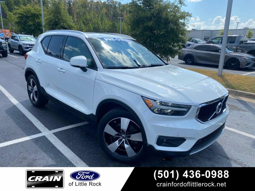 Used 2021 Volvo XC40 T4 Momentum