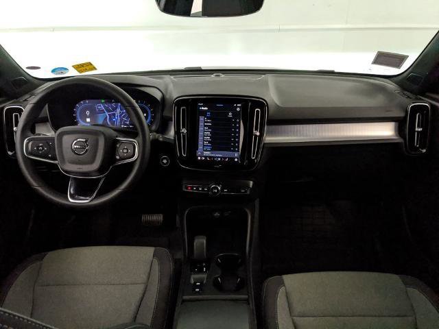 Used 2024 Volvo XC40 B5 Core image 7