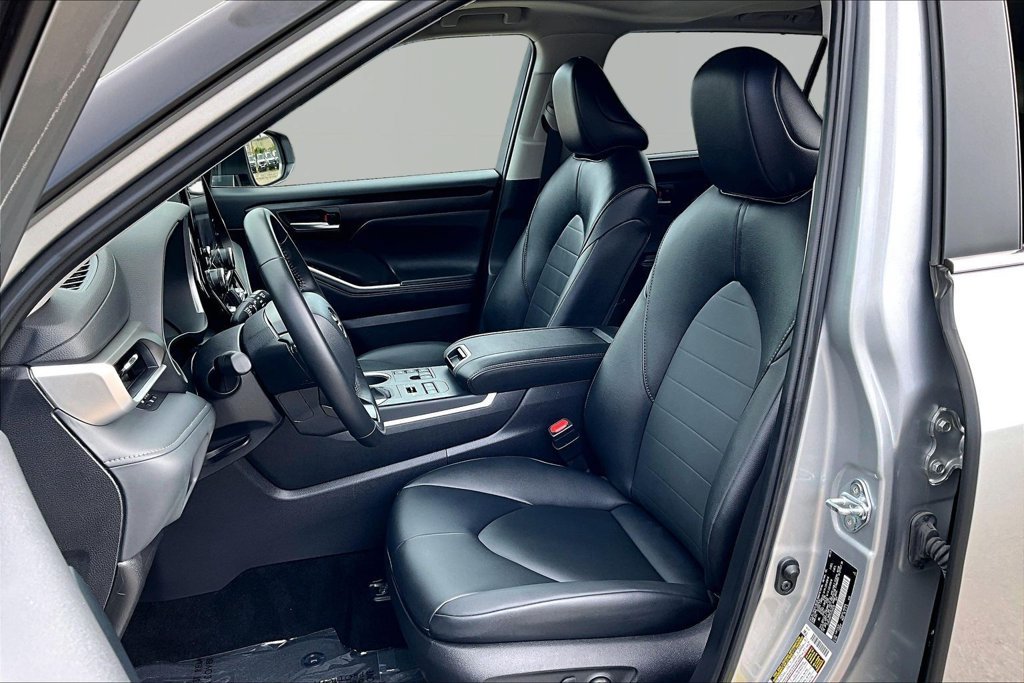 Used 2025 Toyota Highlander XLE AWD/4WD image 25