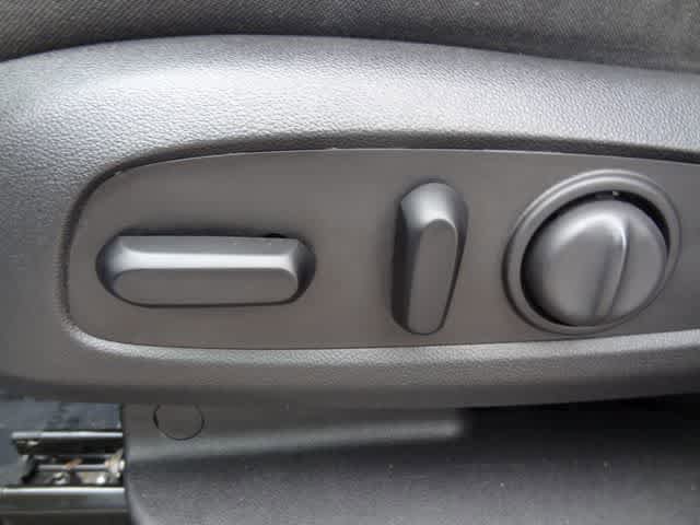 Used 2020 Chevrolet Equinox LT w/ Driver Convenience Package FWD image 7