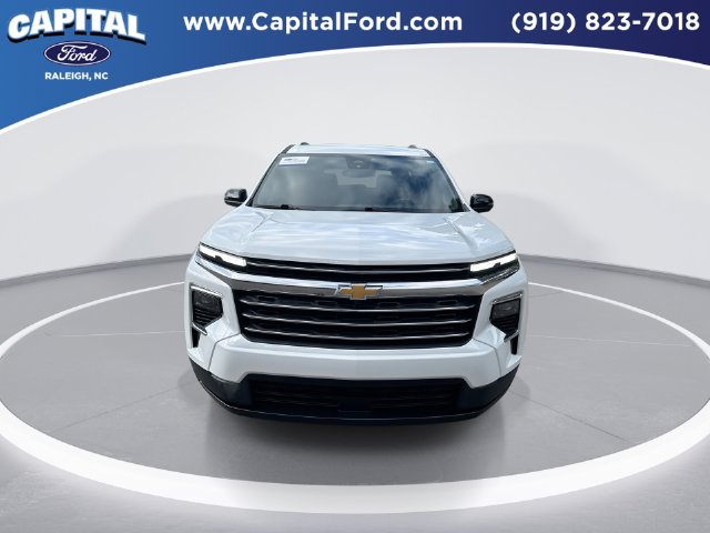 Used 2026 Chevrolet Traverse LT FWD image 3