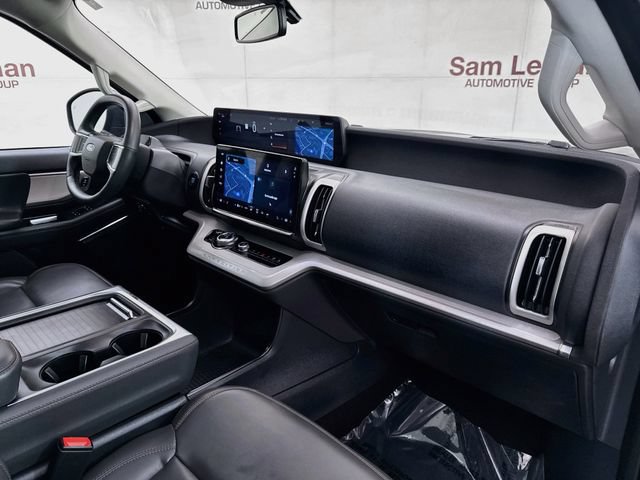 Certified 2025 Ford Expedition Active AWD/4WD image 31