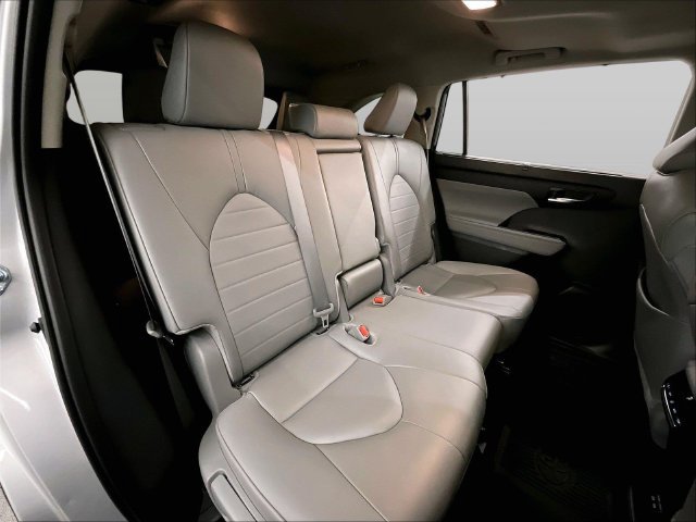 Used 2024 Toyota Highlander XLE AWD/4WD image 26