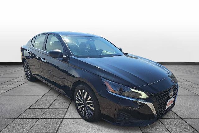 Used 2024 Nissan Altima 2.5 SV FWD image 3