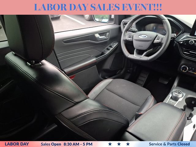 Certified 2025 Ford Escape ST-Line Select AWD/4WD image 13