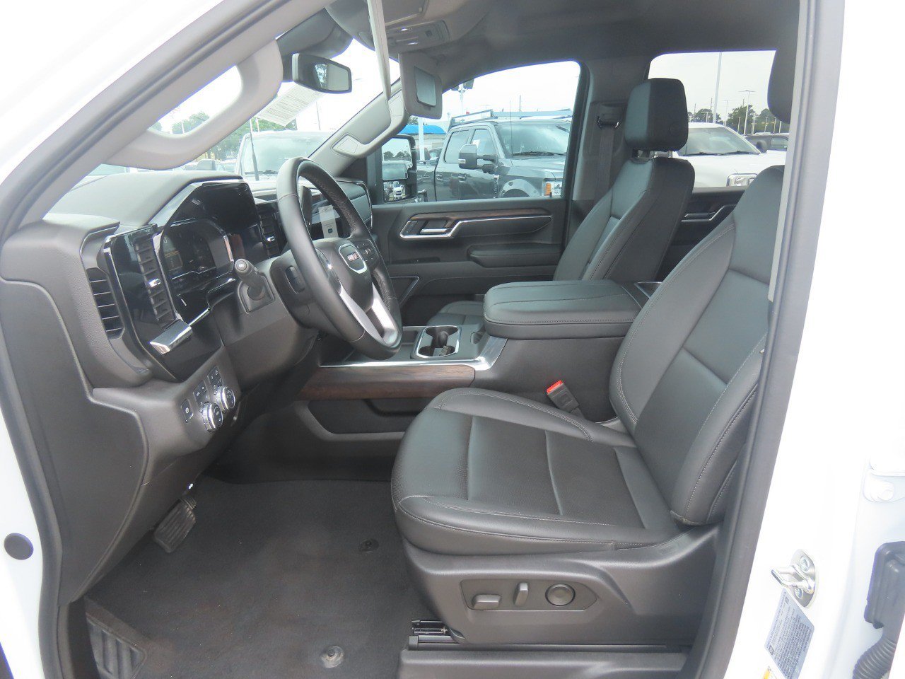 Used 2025 GMC Sierra 2500 SLT w/ Texas SLT Premium Package AWD/4WD image 26