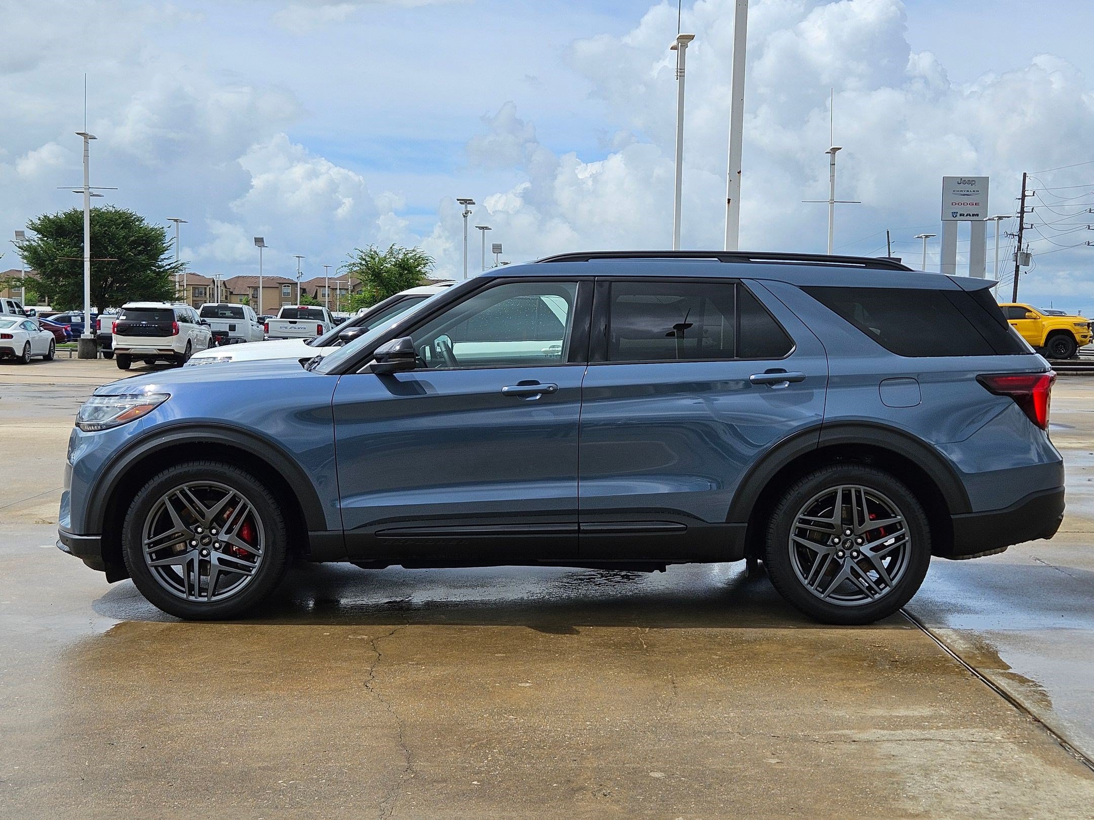 Certified 2025 Ford Explorer ST RWD image 9