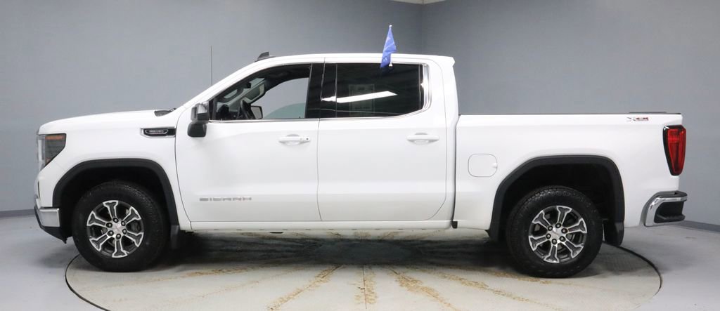 Used 2023 GMC Sierra 1500 SLE image 2