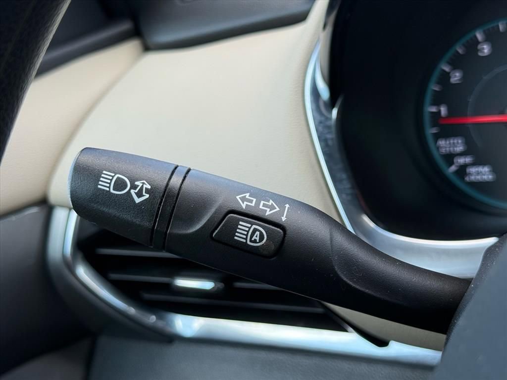 Used 2022 Chevrolet Traverse LS image 23