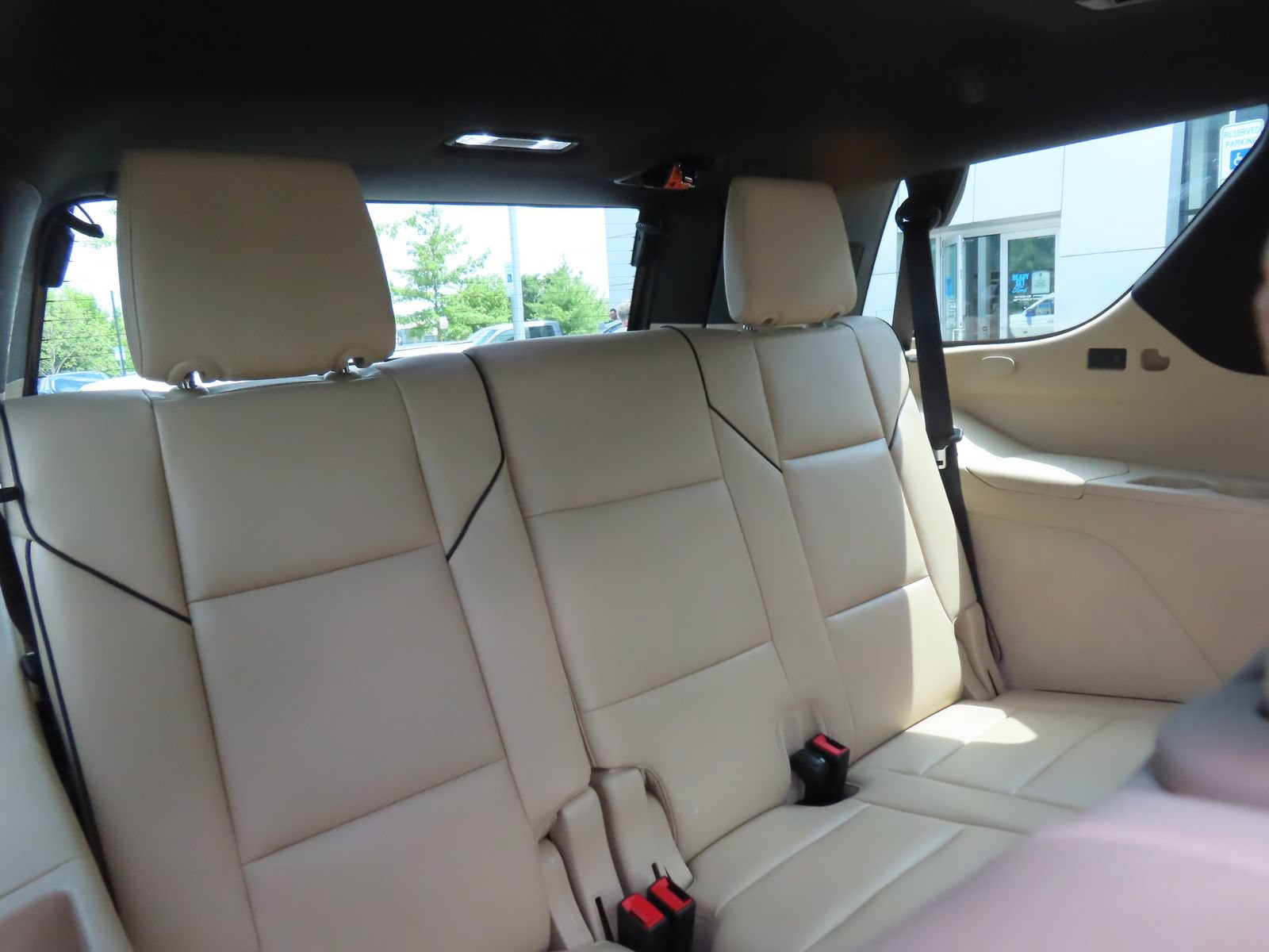 Used 2021 Cadillac Escalade Premium Luxury w/ Performance Package AWD/4WD image 40