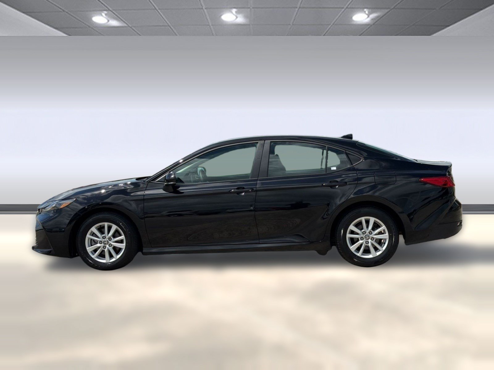 Used 2025 Toyota Camry LE w/ Convenience Package FWD image 2