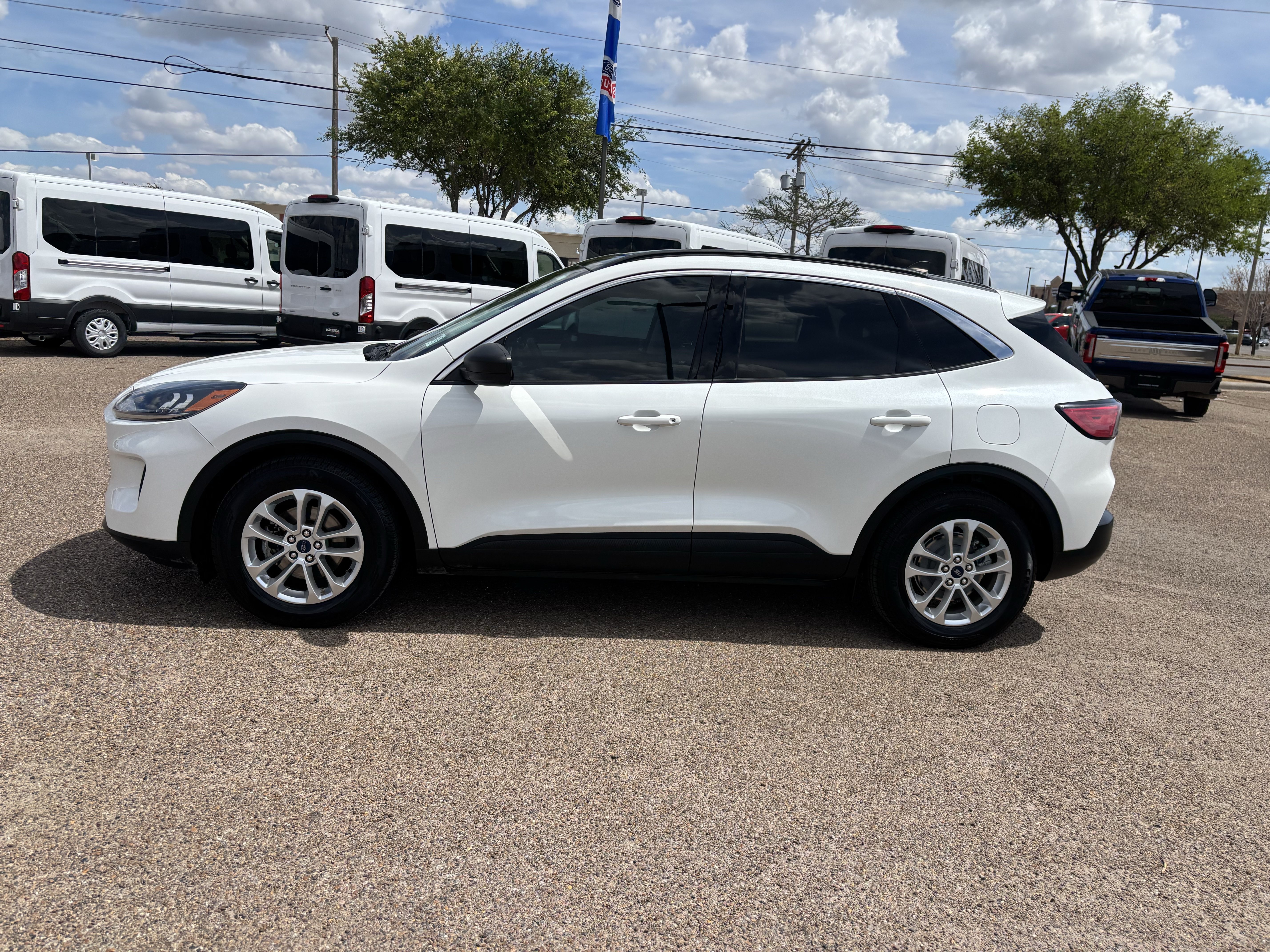 Certified 2022 Ford Escape SE FWD image 2
