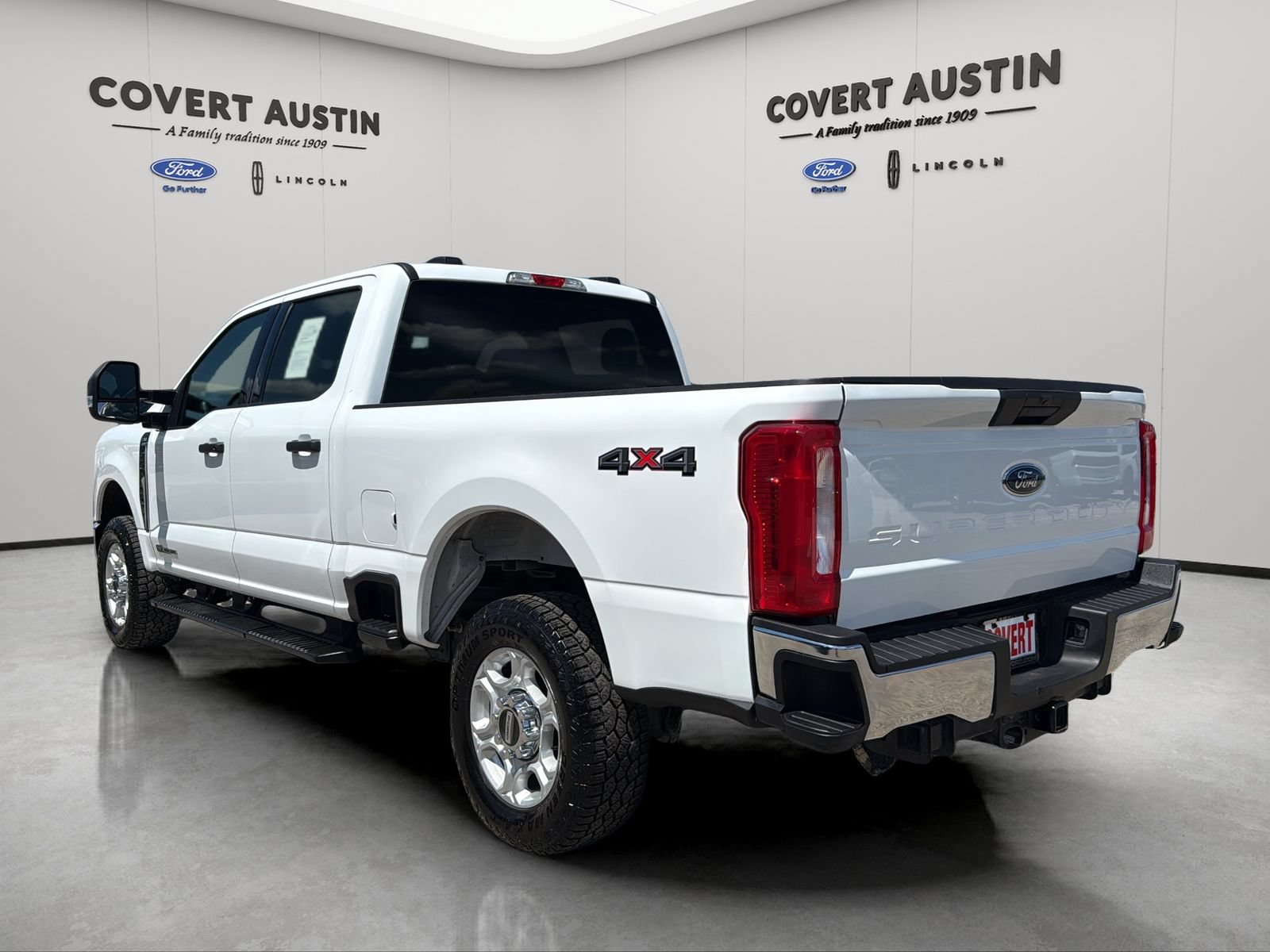 Certified 2025 Ford F250 XLT AWD/4WD image 3