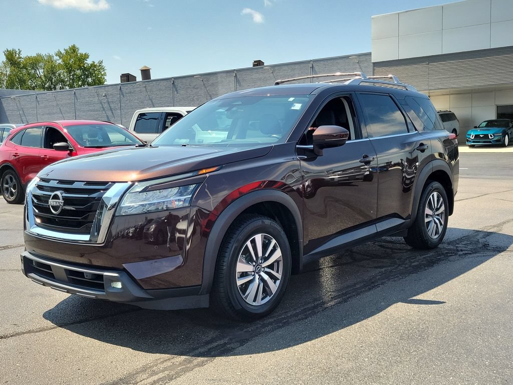 Used 2022 Nissan Pathfinder SL AWD/4WD image 8