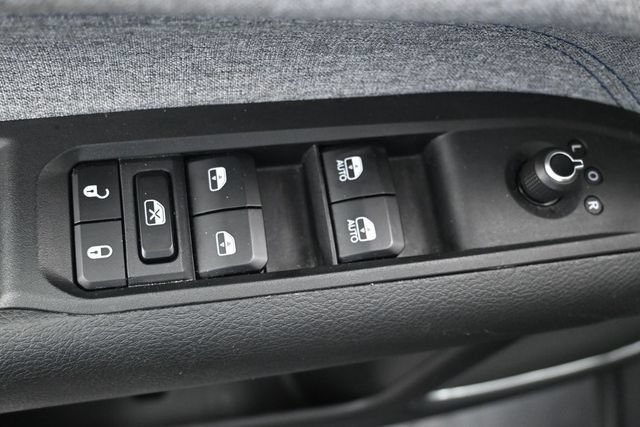 Used 2025 Jeep Compass Latitude AWD/4WD image 7