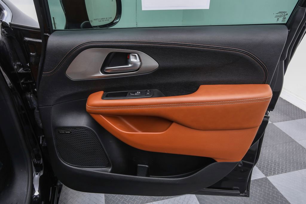 Used 2024 Chrysler Pacifica Pinnacle w/ Trailer Tow Group image 33