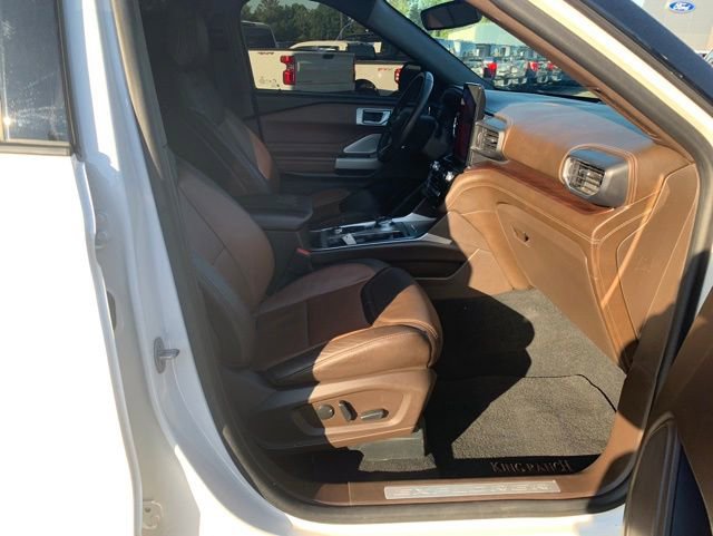 Certified 2024 Ford Explorer King Ranch w/ Technology Package AWD/4WD image 17