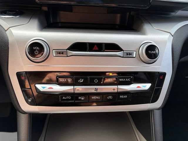 Certified 2022 Ford Explorer XLT w/ Equipment Group 202A AWD/4WD image 25