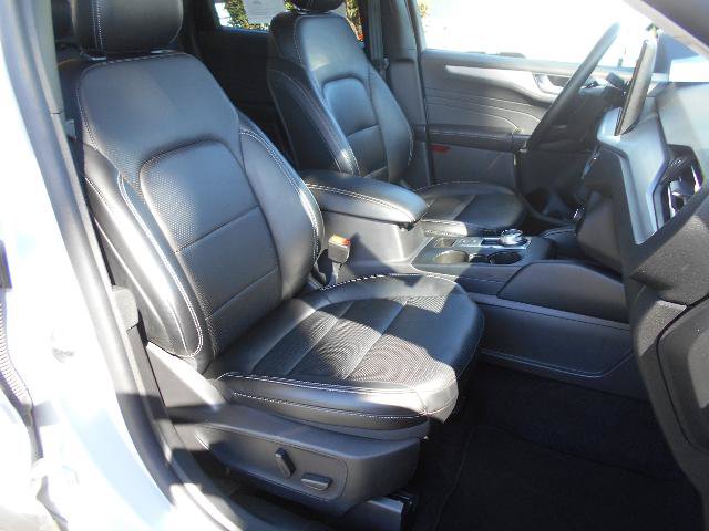 Certified 2025 Ford Escape Platinum AWD/4WD image 11