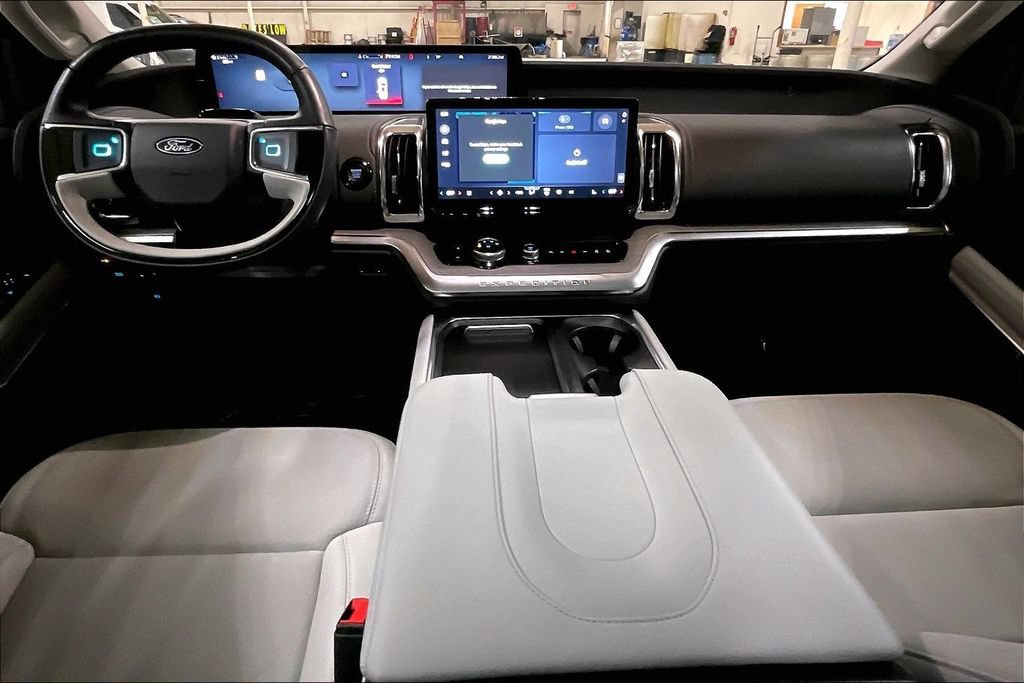 Certified 2025 Ford Expedition Max Platinum w/ Driver's Package AWD/4WD image 14