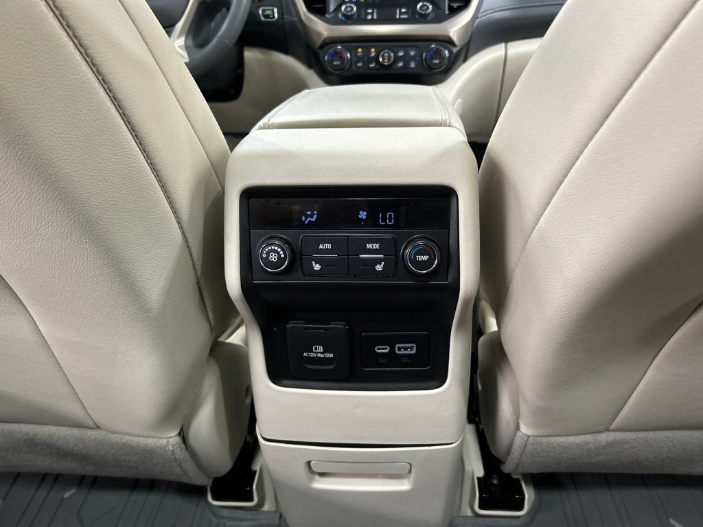 Used 2023 GMC Acadia Denali w/ Denali Technology Package AWD/4WD image 32