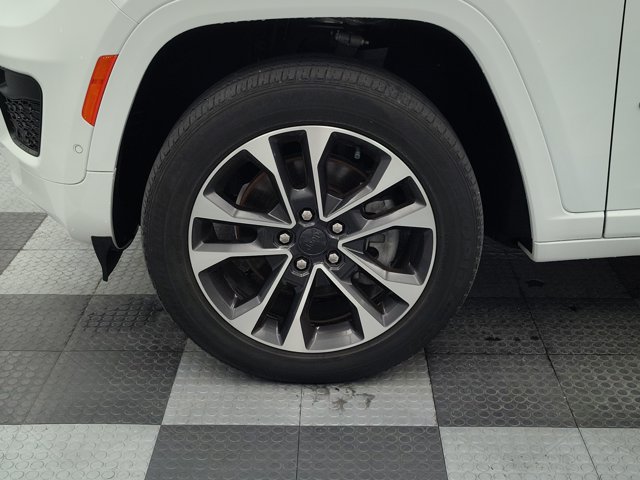 Used 2022 Jeep Grand Cherokee L Overland w/ Luxury Tech Group IV AWD/4WD image 14