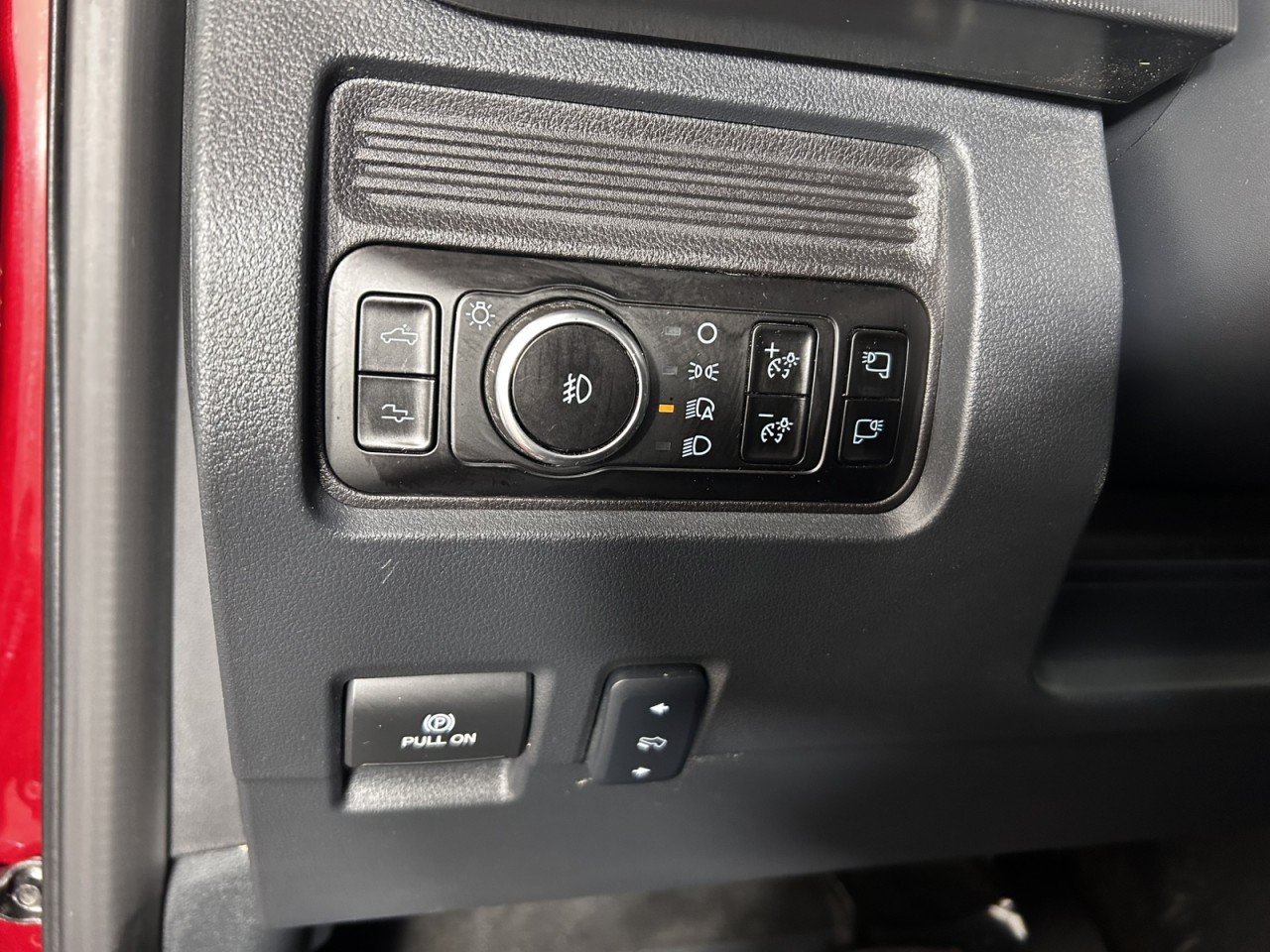 Certified 2025 Ford F350 Platinum w/ FX4 Off-Road Package AWD/4WD image 21