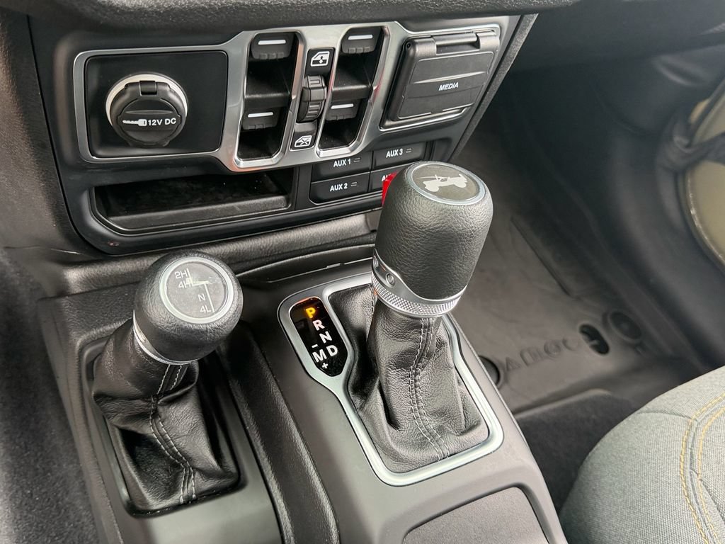 Used 2025 Jeep Wrangler Unlimited Sport AWD/4WD image 21