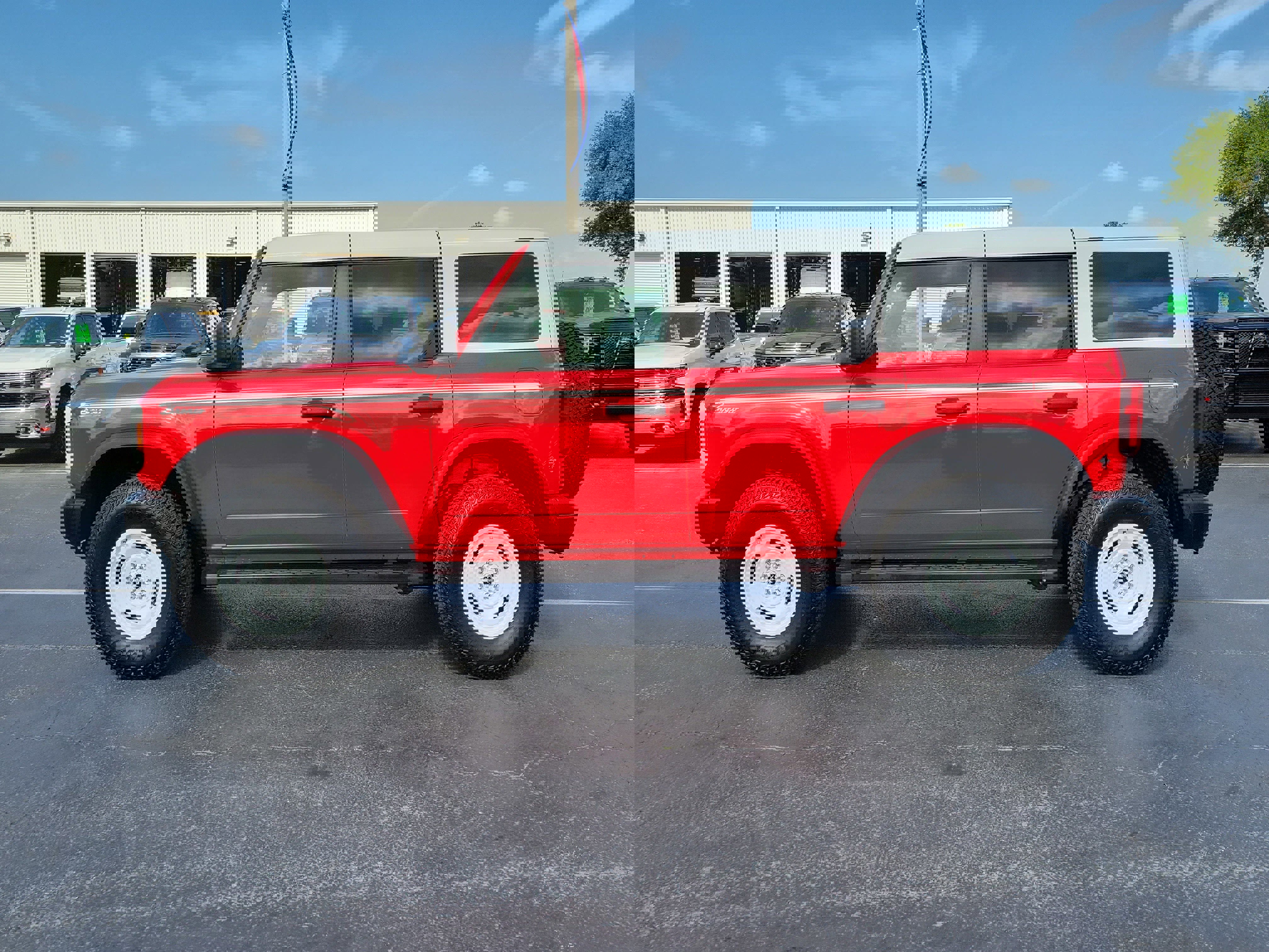 Certified 2024 Ford Bronco Heritage Edition image 4