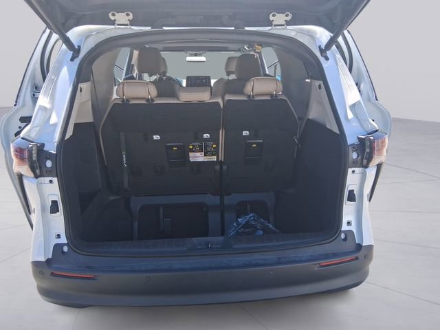Used 2023 Toyota Sienna XLE FWD image 19