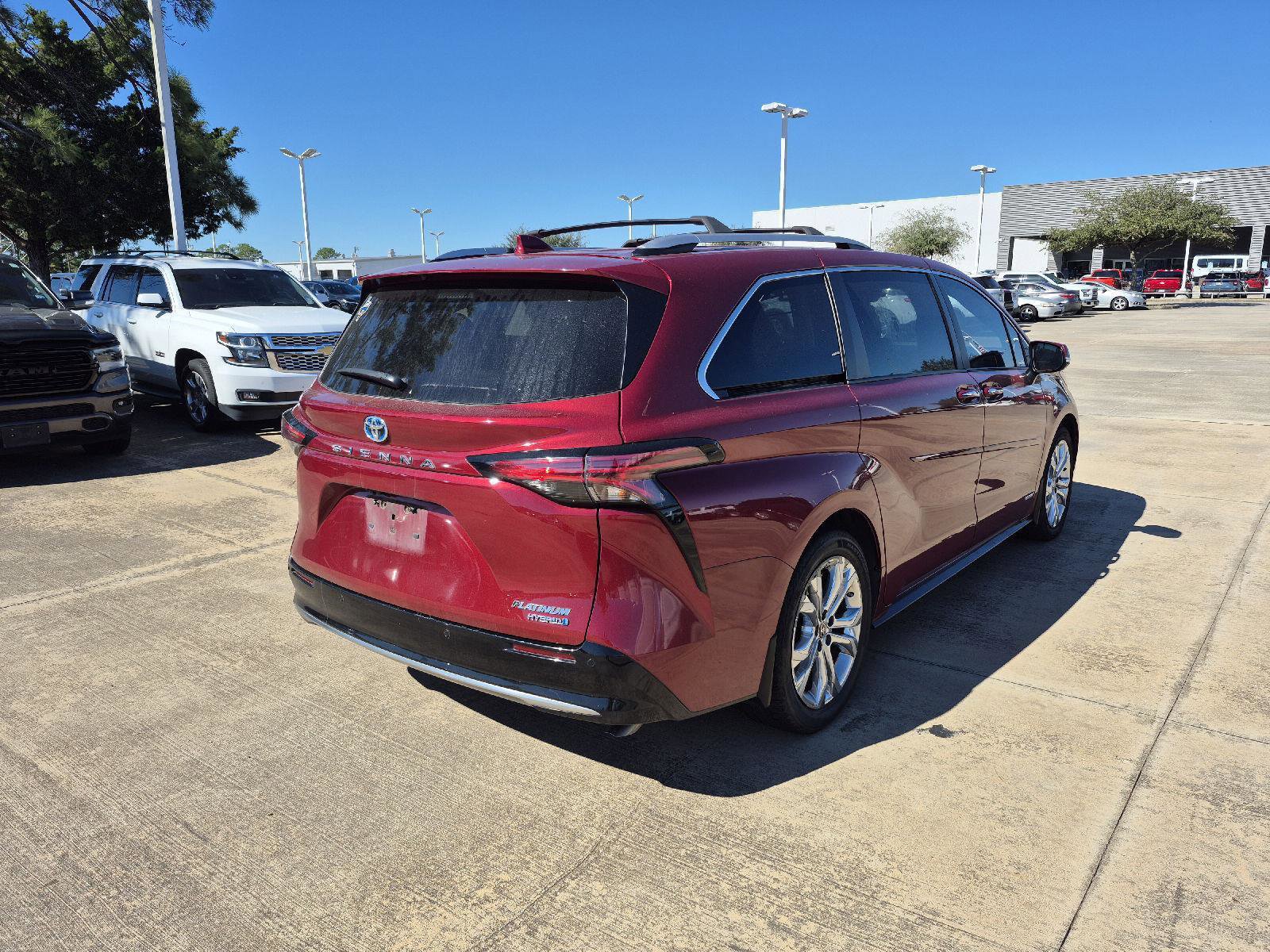 Used 2021 Toyota Sienna Platinum image 3