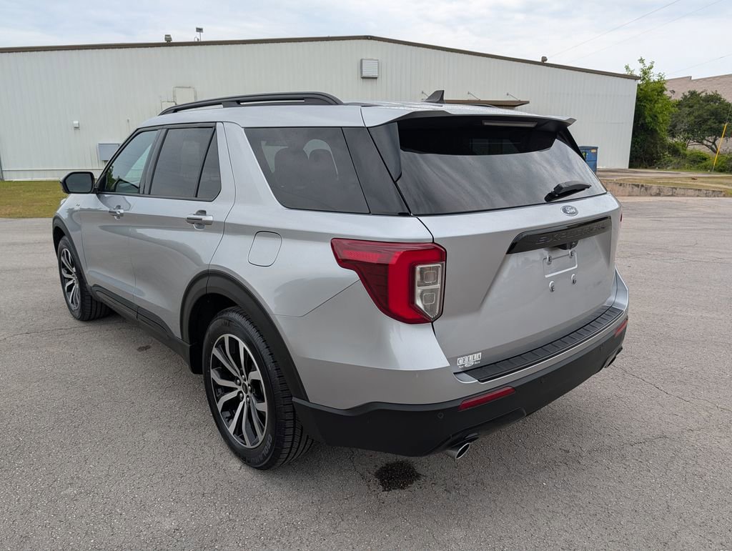 Certified 2022 Ford Explorer ST-Line RWD image 4