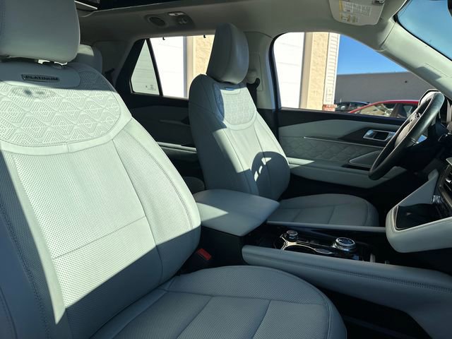 Certified 2025 Ford Explorer Platinum w/ LUX Leather Package image 18