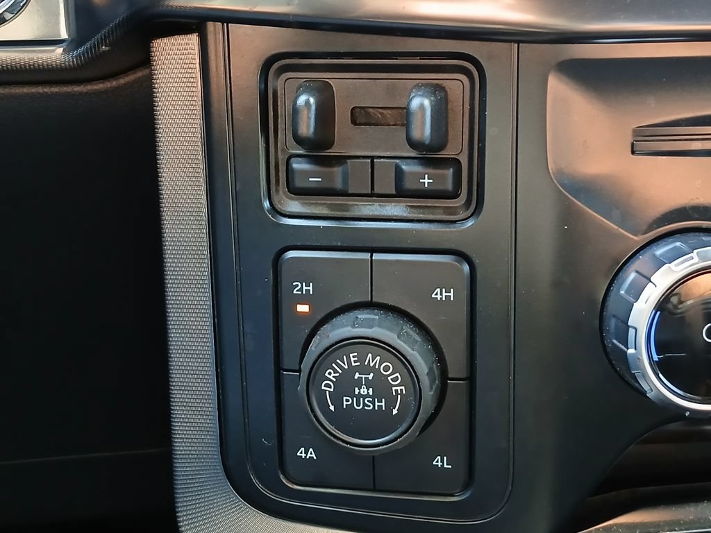 Certified 2025 Ford F150 Platinum w/ FX4 Off-Road Package AWD/4WD image 18