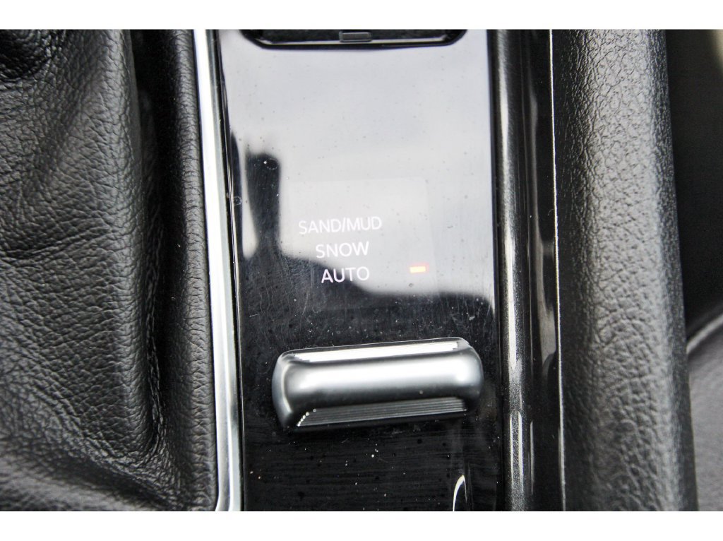 Used 2024 Jeep Compass Latitude w/ Sun and Sound Group AWD/4WD image 28