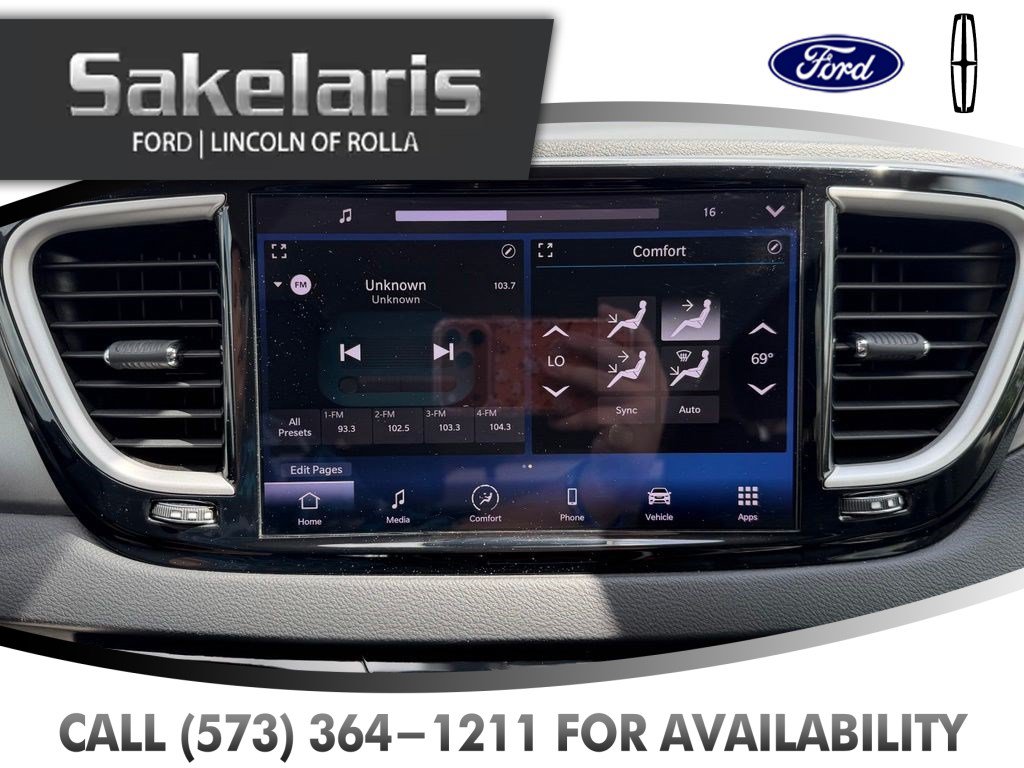 Used 2022 Chrysler Pacifica Touring-L FWD image 24
