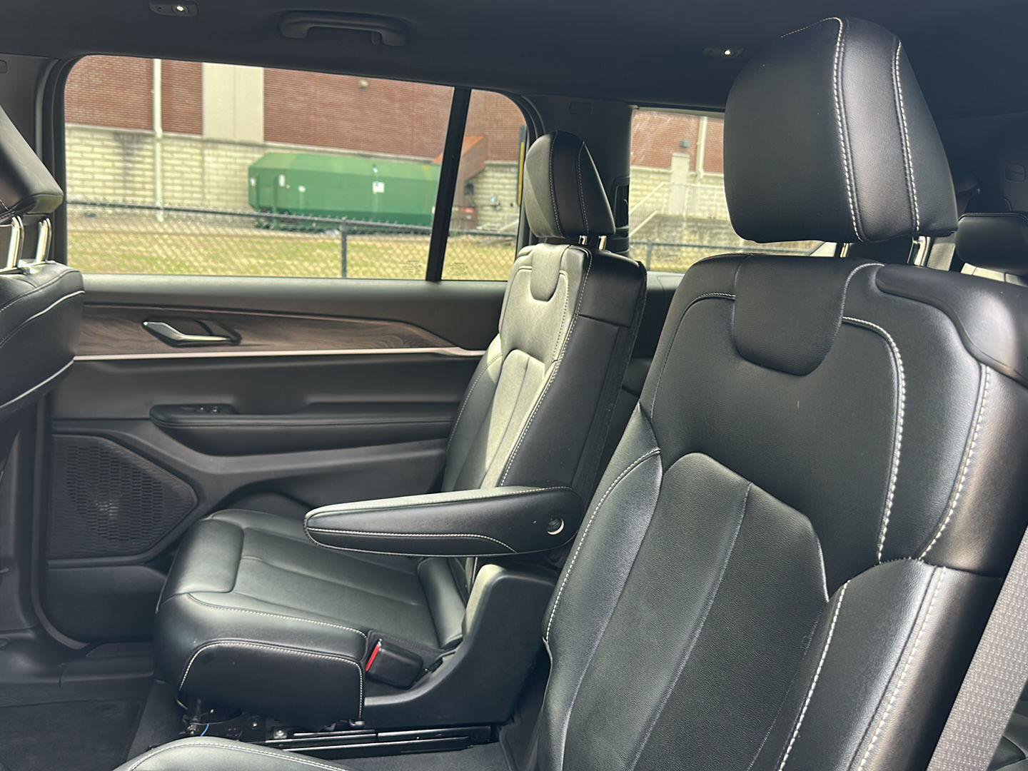 Used 2024 Jeep Grand Cherokee L Limited image 23