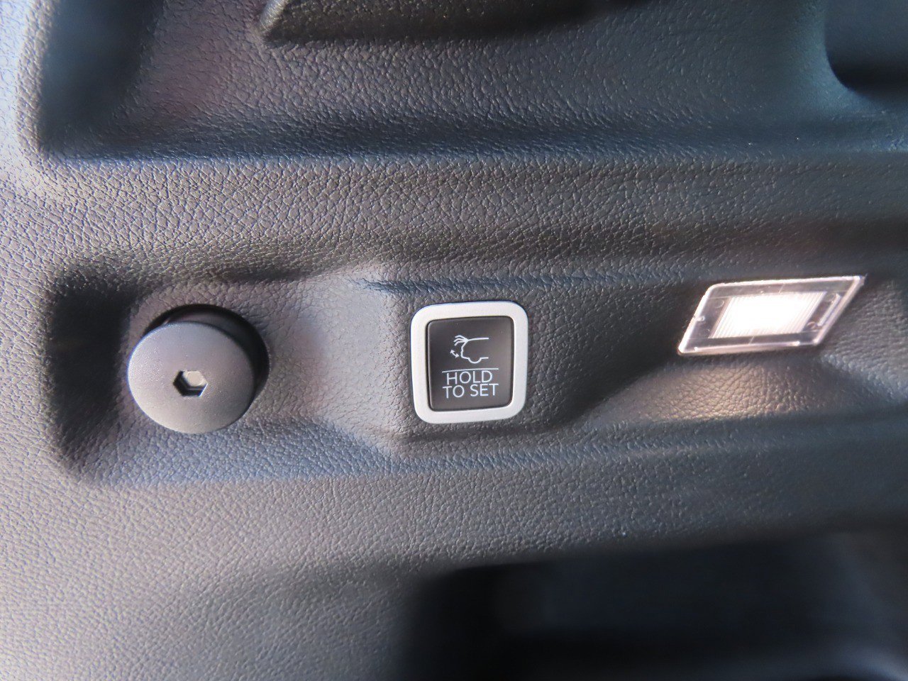 Used 2024 Jeep Grand Cherokee L Limited RWD image 13