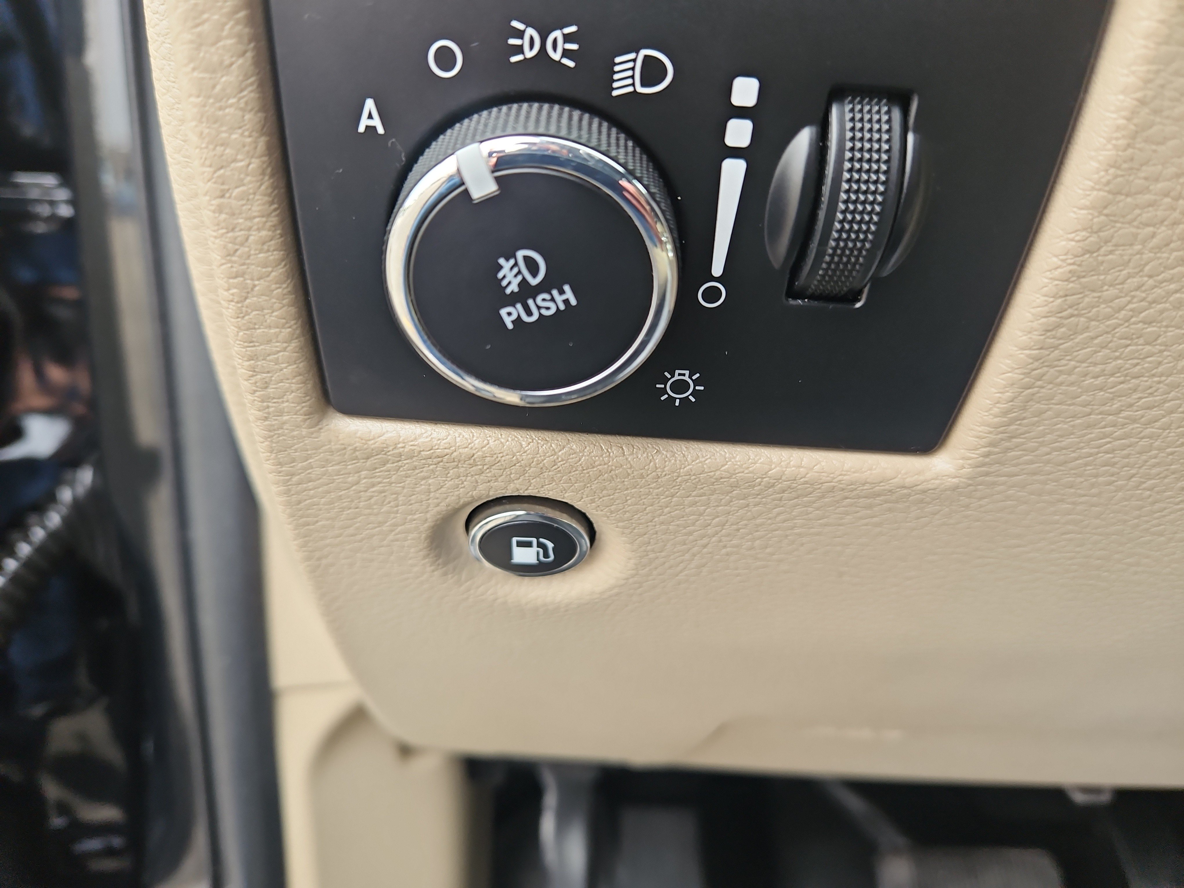 Used 2022 Jeep Grand Cherokee Laredo E AWD/4WD image 24